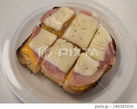 ハムチーズトースト、妻の手作り家庭料理、家庭で楽しむ夕ご飯、幸せ家族 ハムチーズトースト、妻の手作り家庭料理、家庭で楽しむ夕ご飯、幸せ家族 140305850