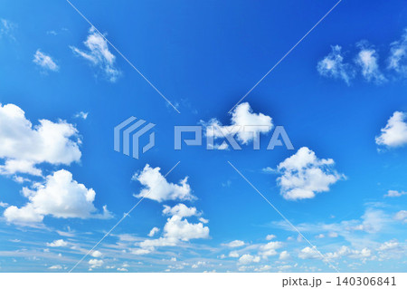 夏の青空と雲 140306841