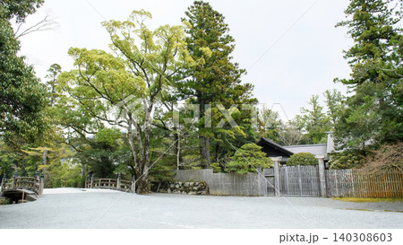 伊勢神宮　内宮　火除橋と斎館 140308603
