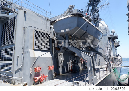 横須賀基地に停泊する試験艦あすか 140308791