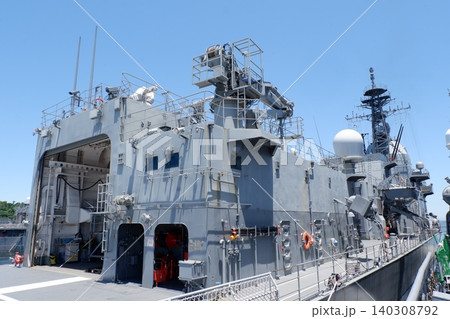 横須賀基地に停泊する試験艦あすか 横須賀基地に停泊する試験艦あすか 140308792