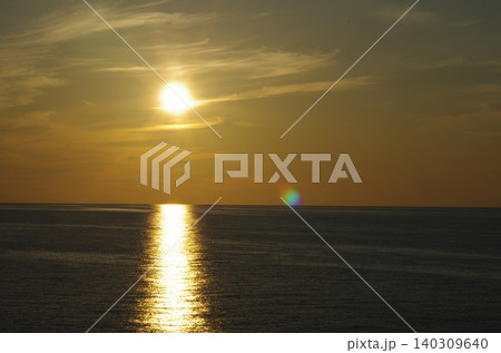 海に沈む夕日 海に沈む夕日 140309640