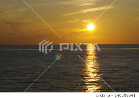 海に沈む夕日 海に沈む夕日 140309641