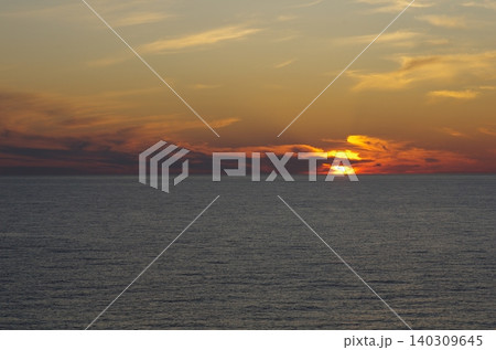 海に沈む夕日 海に沈む夕日 140309645