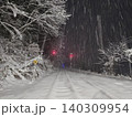 暗闇に浮かぶ信号機 140309954