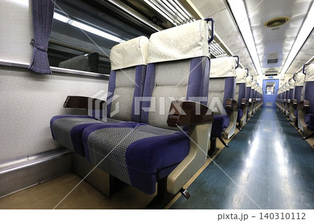 【JR四国】キハ185系3100番台の車内(愛ある伊予灘線) 【JR四国】キハ185系3100番台の車内(愛ある伊予灘線) 140310112