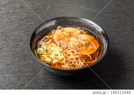 普通のラーメン Food of soy sauce ramen Japan 普通のラーメン Food of soy sauce ramen Japan 140311049