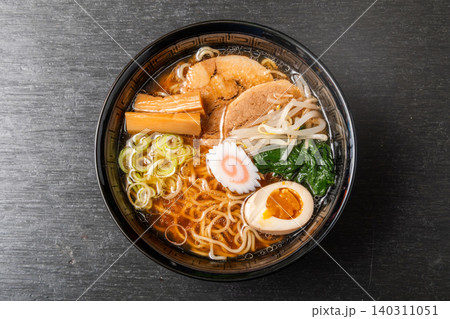 普通のラーメン Food of soy sauce ramen Japan 普通のラーメン Food of soy sauce ramen Japan 140311051