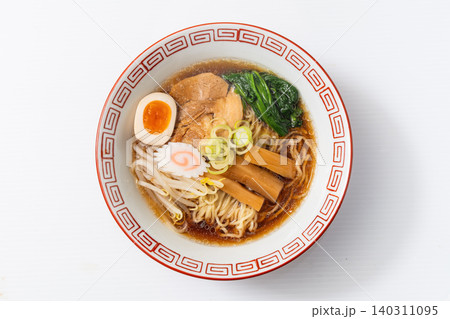 普通のラーメン　Food of soy sauce ramen Japan 140311095