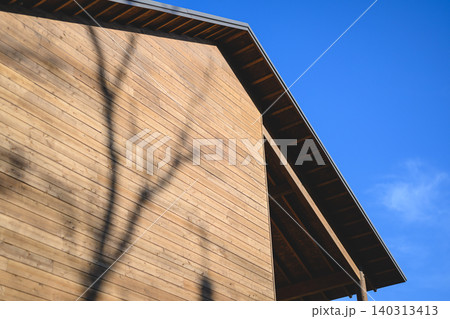 青空と木造建築 青空と木造建築 140313413