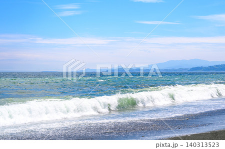 青い海と白い波 青い海と白い波 140313523