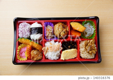 幕の内弁当 140316376