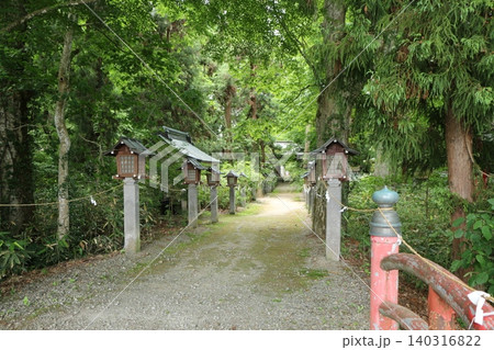 神社につながる参道 神社につながる参道 140316822