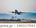 着陸する旅客機 140317093