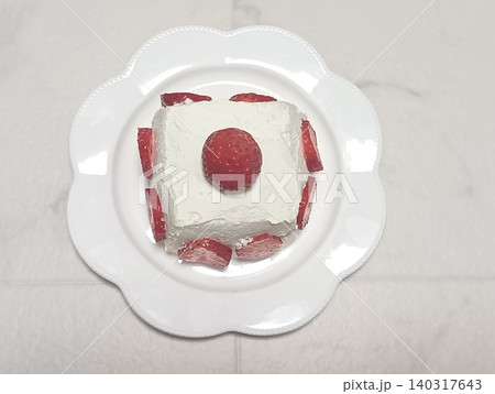 上から見たいちごのショートケーキ 上から見たいちごのショートケーキ 140317643