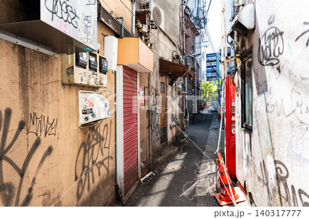 三軒茶屋三角地帯を散歩 エコー仲見世商店街の南西側 東京都世田谷区三軒茶屋 三軒茶屋三角地帯を散歩 エコー仲見世商店街の南西側 東京都世田谷区三軒茶屋 140317777