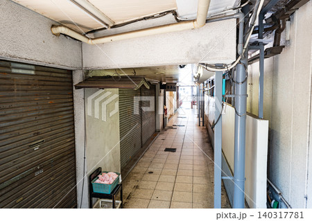 三軒茶屋三角地帯 古びた雰囲気 エコー仲見世商店街の南西側 東京都世田谷区三軒茶屋 三軒茶屋三角地帯 古びた雰囲気 エコー仲見世商店街の南西側 東京都世田谷区三軒茶屋 140317781