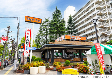 ロイヤルホスト馬事公苑店で食事する 東京都世田谷区上用賀 ロイヤルホスト馬事公苑店で食事する 東京都世田谷区上用賀 140317812