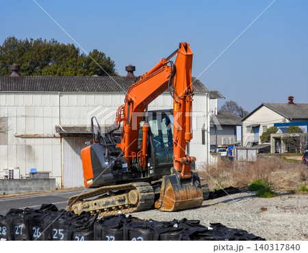 工事現場のショベルカー 工事現場のショベルカー 140317840