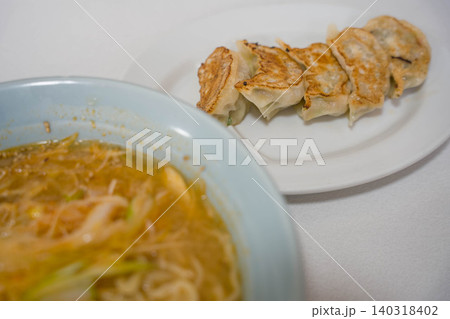 おいしい餃子とラーメンのセット 140318402