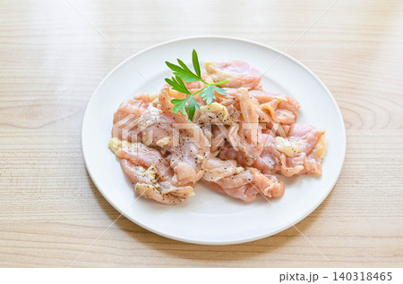 調理前の鶏ハラミの塩だれ漬け 調理前の鶏ハラミの塩だれ漬け 140318465