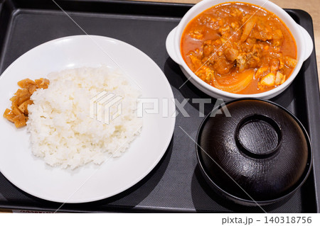 松屋のネオトマトごろごろチキンカレー 140318756