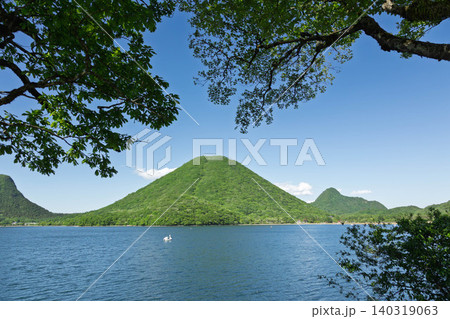 初夏の榛名山　榛名湖と榛名富士 140319063