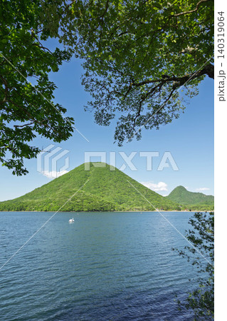 初夏の榛名山 榛名湖と榛名富士 初夏の榛名山 榛名湖と榛名富士 140319064