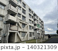 廃墟となった団地 140321309