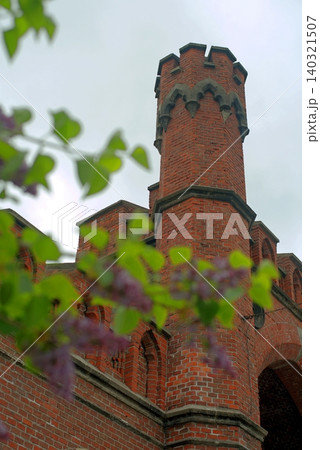 The Rossgarten Gate in Kaliningrad, the fortifications of Konigsberg with blooming lilacs 140321507