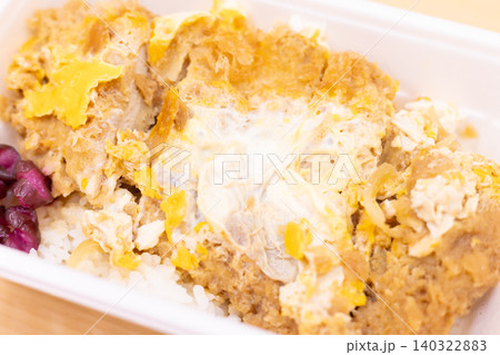 美味しいかつ丼弁当 美味しいかつ丼弁当 140322883