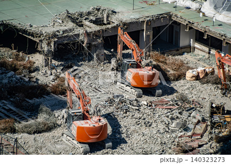 高層建築物の解体工事を俯瞰撮影 高層建築物の解体工事を俯瞰撮影 140323273