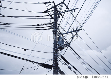 電柱　電信柱　送電線 140330534