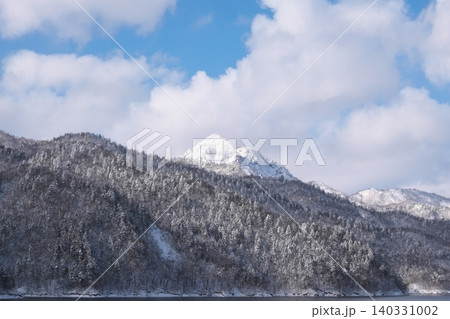 冬山の雪景色 冬山の雪景色 140331002