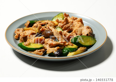 豚肉と茄子と胡瓜のピリ辛味噌炒め 豚肉と茄子と胡瓜のピリ辛味噌炒め 140331778