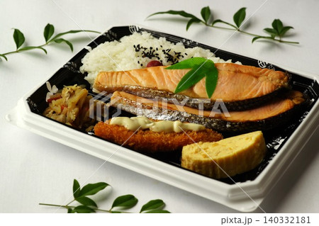 おいしい鮭弁当 140332181
