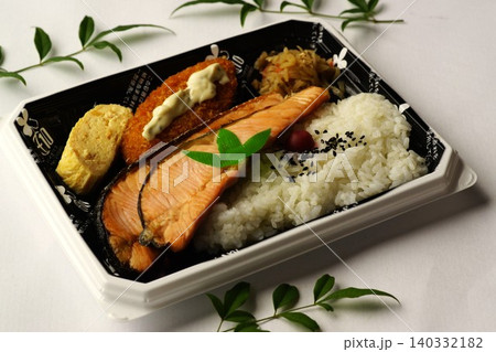 おいしい鮭弁当 おいしい鮭弁当 140332182