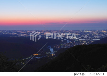 犀鶴林道(奥獅子吼山)から望む手取川扇状地の夜景 犀鶴林道(奥獅子吼山)から望む手取川扇状地の夜景 140332731