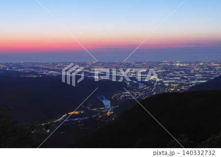犀鶴林道(奥獅子吼山)から望む手取川扇状地の夜景 犀鶴林道(奥獅子吼山)から望む手取川扇状地の夜景 140332732