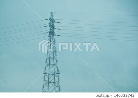 送電鉄塔 高圧線 高圧鉄塔 送電鉄塔 高圧線 高圧鉄塔 140332742