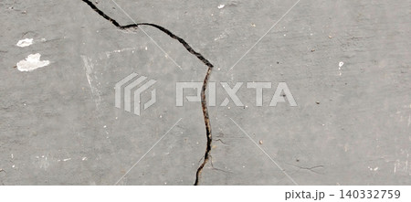 Cracked grey concrete wall texture with structural damage and weathered surface Cracked grey concrete wall texture with structural damage and weathered surface 140332759