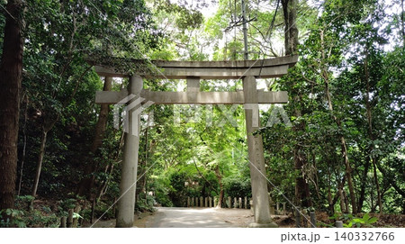 鳥居のある風景 石清水八幡宮参道 鳥居のある風景 石清水八幡宮参道 140332766