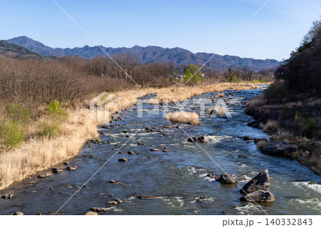川のある春の風景 長野県を流れる千曲川　b-1 140332843