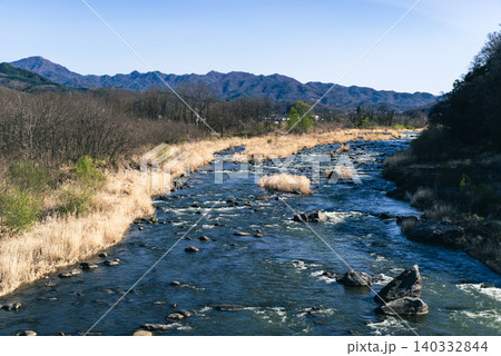 川のある春の風景 長野県を流れる千曲川　b-2 寒色 高コントラスト 140332844