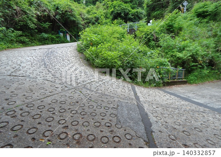 日本で最も急勾配 国道308号の暗峠(大阪府東大阪市) 日本で最も急勾配 国道308号の暗峠(大阪府東大阪市) 140332857