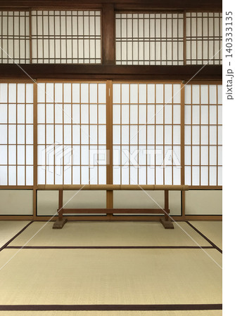 Traditional Japanese Shoji screen room with tatami mats and bamboo bench 140333135