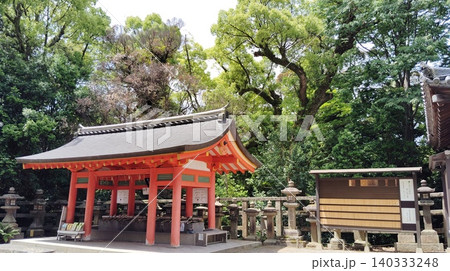 石清水八幡宮 朱色の手水屋 石清水八幡宮 朱色の手水屋 140333248