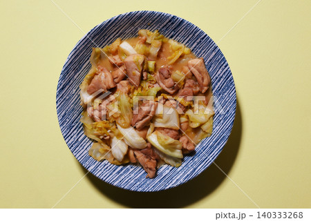 鶏キャベツ鍋 鶏肉とキャベツの煮込み 鶏キャベツ鍋 鶏肉とキャベツの煮込み 140333268