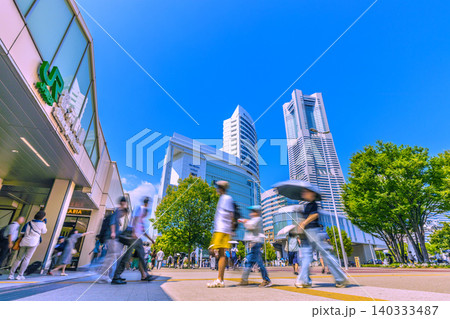 日本の横浜都市景観 横浜ランドマークタワーや桜木町駅前広場などを望む。夏の想い出…幸福な時…=30日 日本の横浜都市景観 横浜ランドマークタワーや桜木町駅前広場などを望む。夏の想い出…幸福な時…=30日 140333487