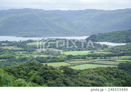 沖縄県_西表島_西表無線中継所から見る上原地区 沖縄県_西表島_西表無線中継所から見る上原地区 140333489